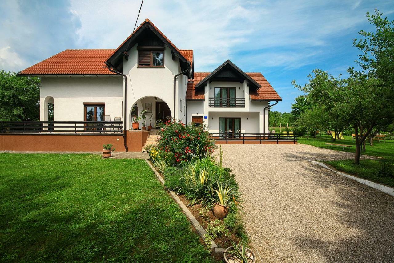 Lagom Apartments Drežnik Grad Kültér fotó